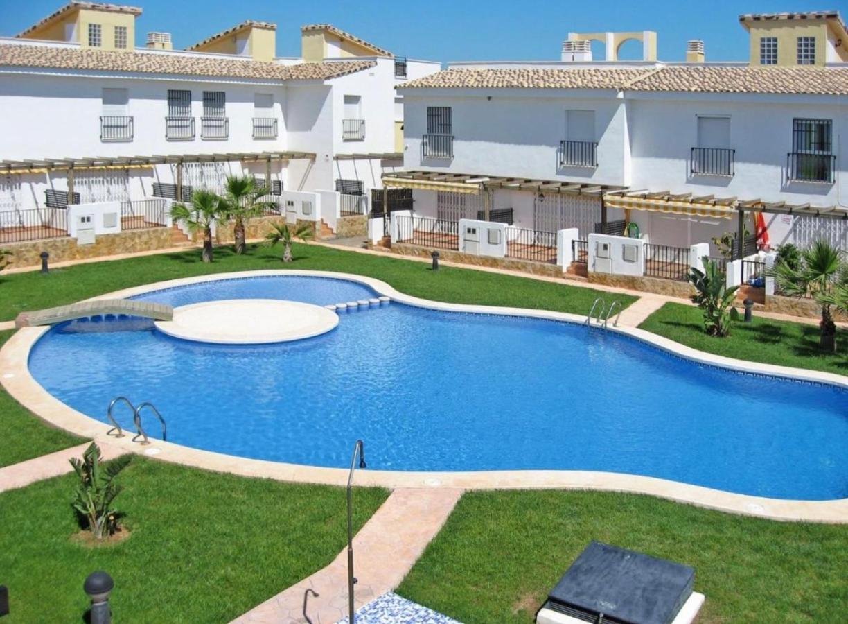 Con Piscina Y Dos Terrazas *