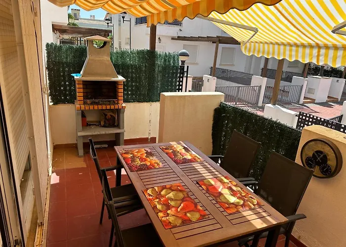 Casa Adosada Con Piscina Y Dos Terrazas